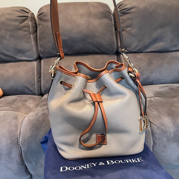 SALE 🤍 NWT Dooney & Bourke Drawstring Bag - Picture 2 of 13